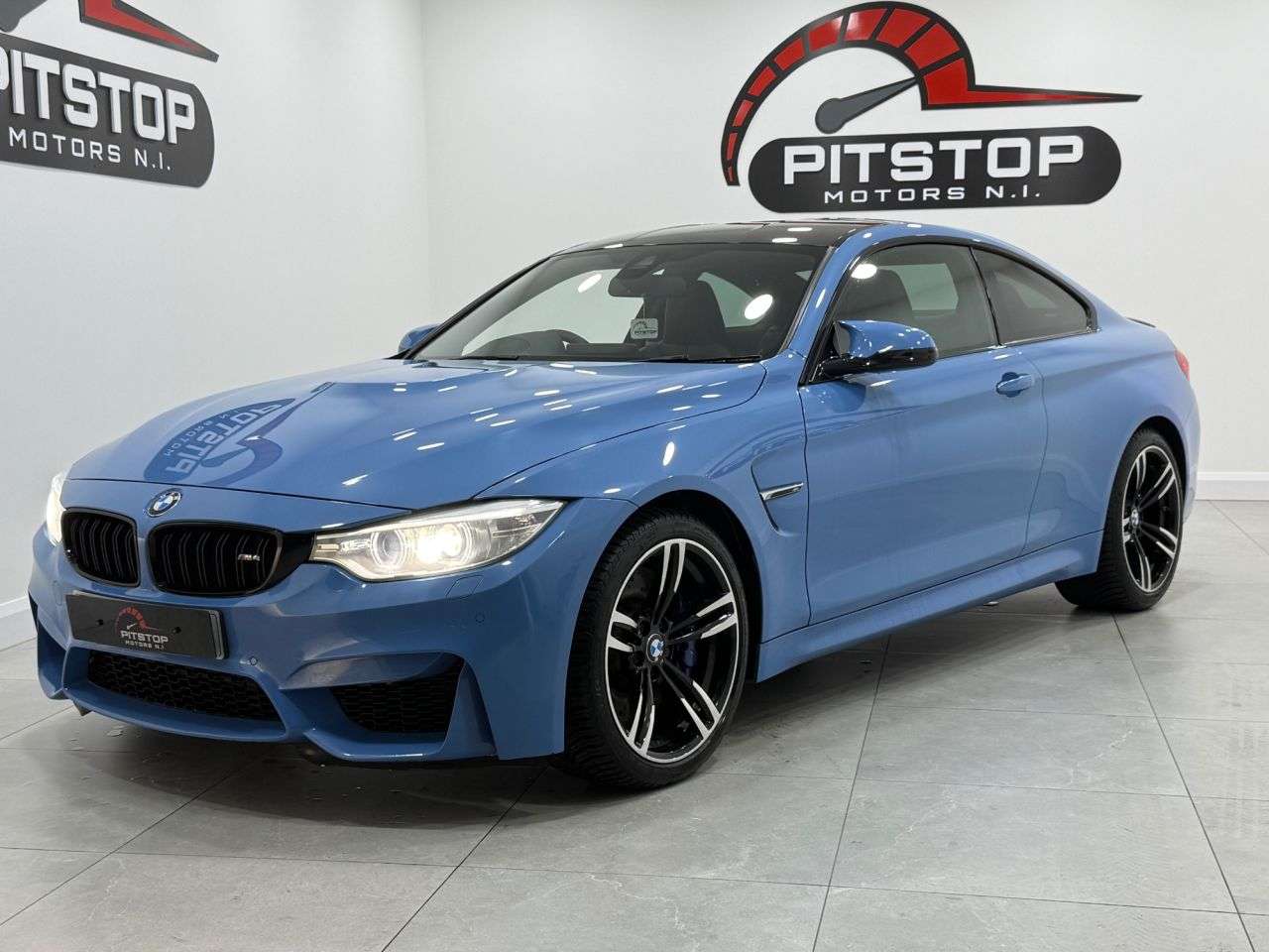 2015 BMW M4 2015 BMW M4