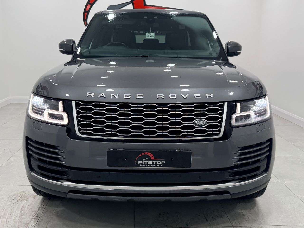 A 2018 LAND ROVER RANGE ROVER 3.0 TD V6 Vogue SE SUV 5dr Diesel Auto 4WD Euro 6 (s/s) (258 ps) A 2018 LAND ROVER RANGE ROVER 3.0 TD V6 Vogue SE SUV 5dr Diesel Auto 4WD Euro 6 (s/s) (258 ps)