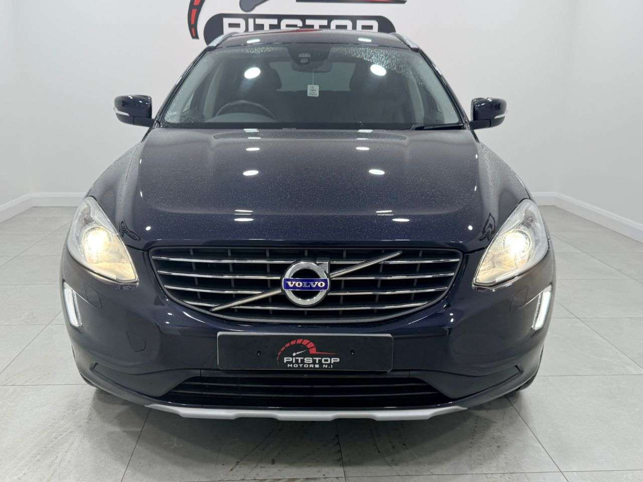 A 2016 VOLVO XC60 2.4 D5 SE Lux Nav SUV 5dr Diesel Auto AWD Euro 6 (s/s) (220 ps) A 2016 VOLVO XC60 2.4 D5 SE Lux Nav SUV 5dr Diesel Auto AWD Euro 6 (s/s) (220 ps)