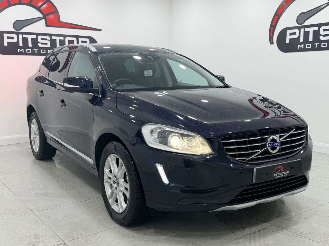 A 2016 VOLVO XC60 2.4 D5 SE Lux Nav SUV 5dr Diesel Auto AWD Euro 6 (s/s) (220 ps) A 2016 VOLVO XC60 2.4 D5 SE Lux Nav SUV 5dr Diesel Auto AWD Euro 6 (s/s) (220 ps)