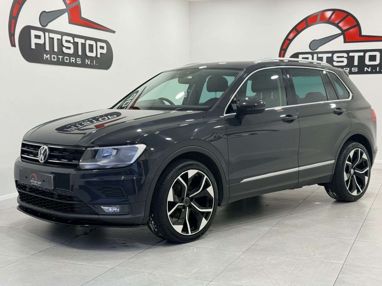 A 2017 VOLKSWAGEN TIGUAN 2.0 TDI SE Navigation SUV 5dr Diesel Manual Euro 6 (s/s) (150 ps) A 2017 VOLKSWAGEN TIGUAN 2.0 TDI SE Navigation SUV 5dr Diesel Manual Euro 6 (s/s) (150 ps)