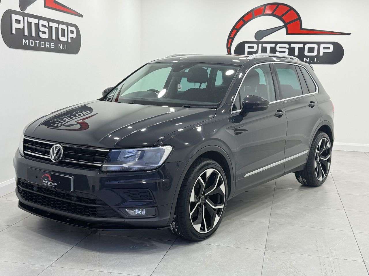 A 2017 VOLKSWAGEN TIGUAN 2.0 TDI SE Navigation SUV 5dr Diesel Manual Euro 6 (s/s) (150 ps) A 2017 VOLKSWAGEN TIGUAN 2.0 TDI SE Navigation SUV 5dr Diesel Manual Euro 6 (s/s) (150 ps)