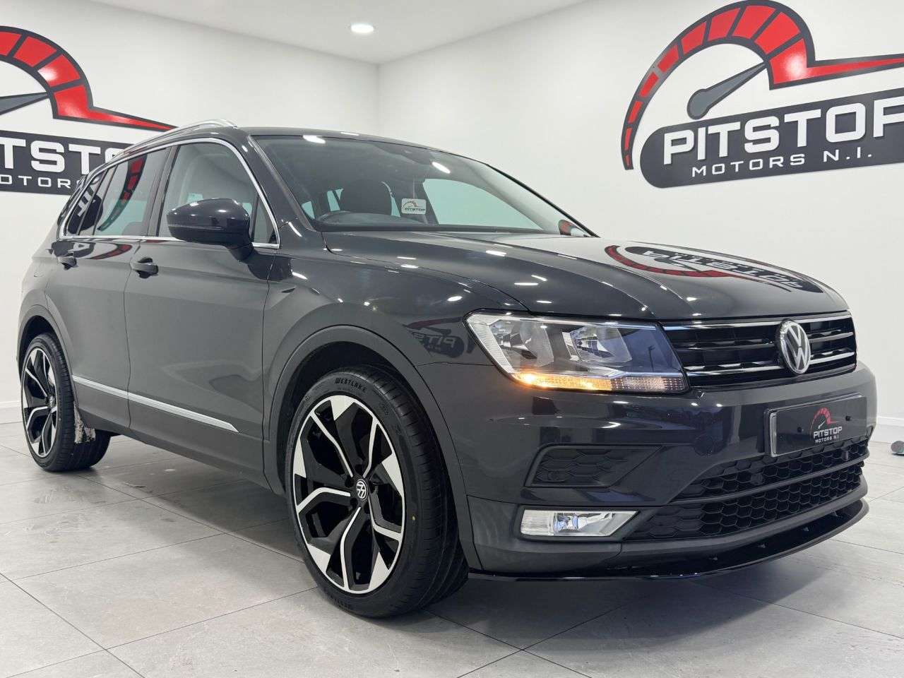 A 2017 VOLKSWAGEN TIGUAN 2.0 TDI SE Navigation SUV 5dr Diesel Manual Euro 6 (s/s) (150 ps) A 2017 VOLKSWAGEN TIGUAN 2.0 TDI SE Navigation SUV 5dr Diesel Manual Euro 6 (s/s) (150 ps)