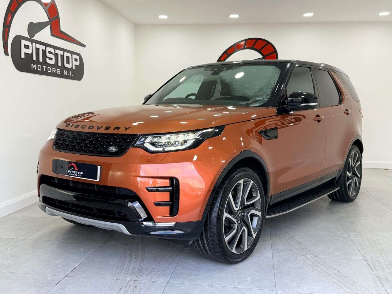 A 2017 LAND ROVER DISCOVERY 3.0 TD V6 HSE Luxury SUV 5dr Diesel Auto 4WD Euro 6 (s/s) (258 ps) A 2017 LAND ROVER DISCOVERY 3.0 TD V6 HSE Luxury SUV 5dr Diesel Auto 4WD Euro 6 (s/s) (258 ps)