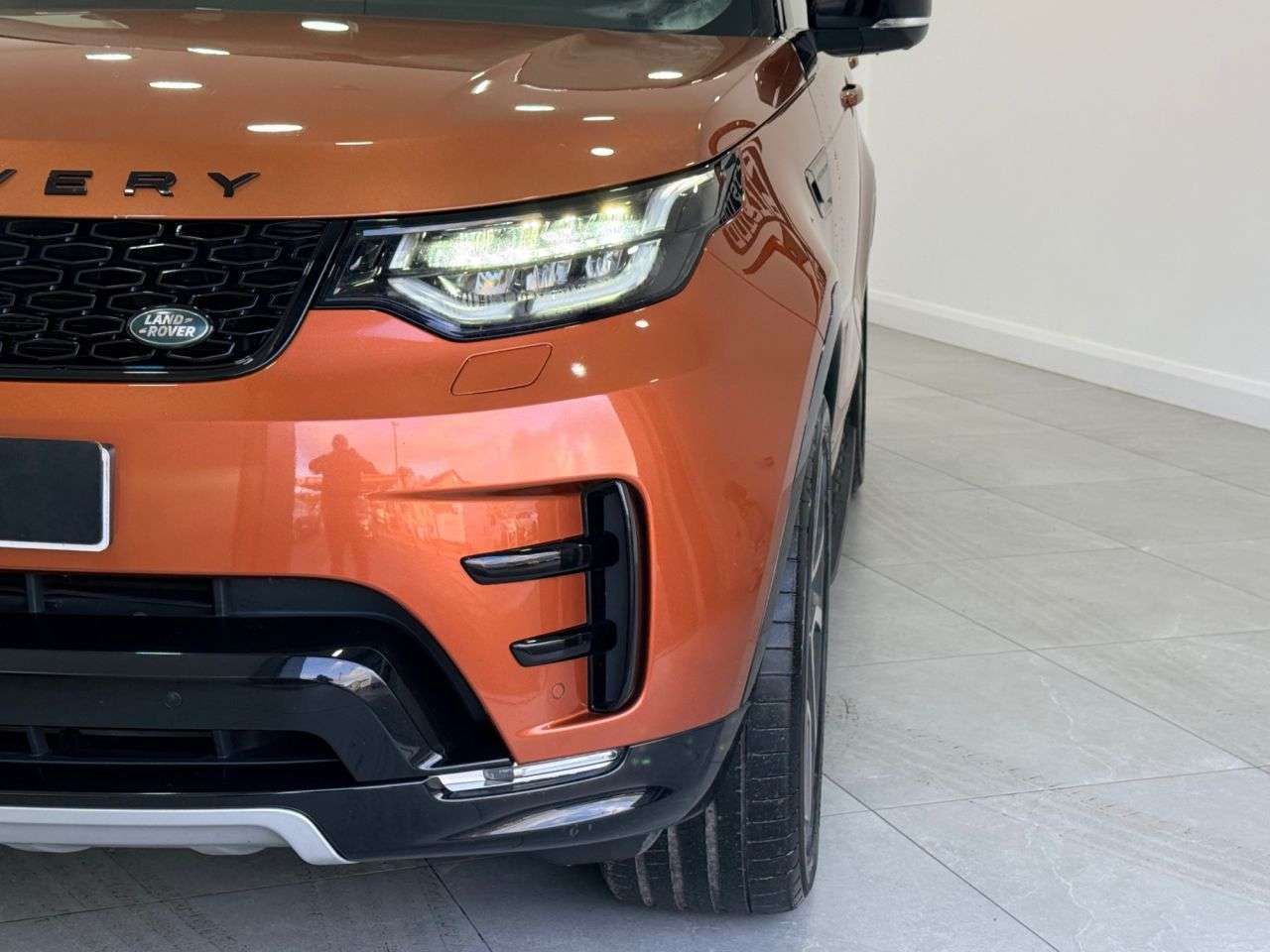 A 2017 LAND ROVER DISCOVERY 3.0 TD V6 HSE Luxury SUV 5dr Diesel Auto 4WD Euro 6 (s/s) (258 ps) A 2017 LAND ROVER DISCOVERY 3.0 TD V6 HSE Luxury SUV 5dr Diesel Auto 4WD Euro 6 (s/s) (258 ps)