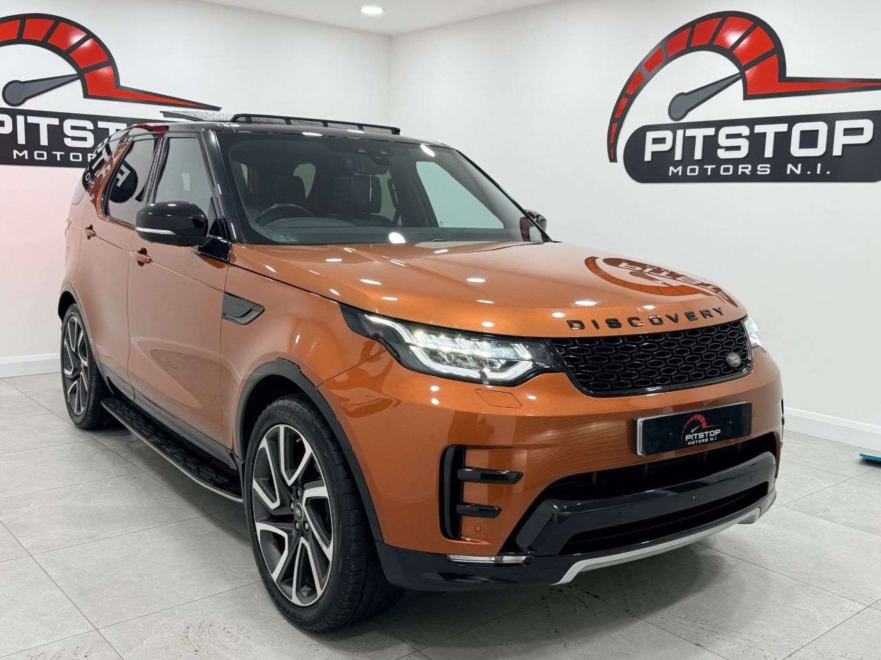A 2017 LAND ROVER DISCOVERY 3.0 TD V6 HSE Luxury SUV 5dr Diesel Auto 4WD Euro 6 (s/s) (258 ps) A 2017 LAND ROVER DISCOVERY 3.0 TD V6 HSE Luxury SUV 5dr Diesel Auto 4WD Euro 6 (s/s) (258 ps)