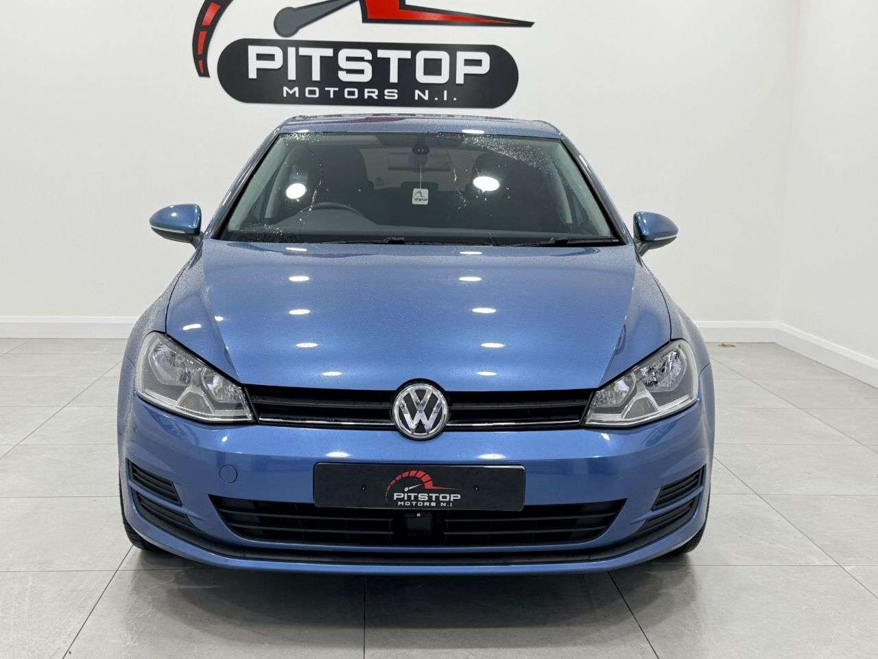 A 2017 VOLKSWAGEN GOLF 1.6 TDI BlueMotion Tech SE Hatchback 5dr Diesel Manual Euro 5 (s/s) (105 ps A 2017 VOLKSWAGEN GOLF 1.6 TDI BlueMotion Tech SE Hatchback 5dr Diesel Manual Euro 5 (s/s) (105 ps