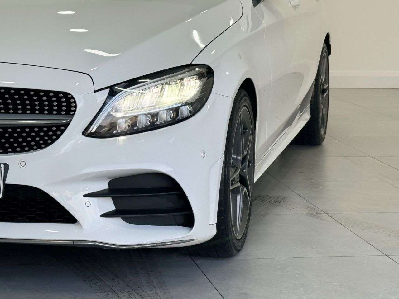 A 2018 MERCEDES-BENZ C-CLASS 2.0 C220d AMG Line Estate 5dr Diesel G-Tronic+ Euro 6 (s/s) (194 ps) A 2018 MERCEDES-BENZ C-CLASS 2.0 C220d AMG Line Estate 5dr Diesel G-Tronic+ Euro 6 (s/s) (194 ps)