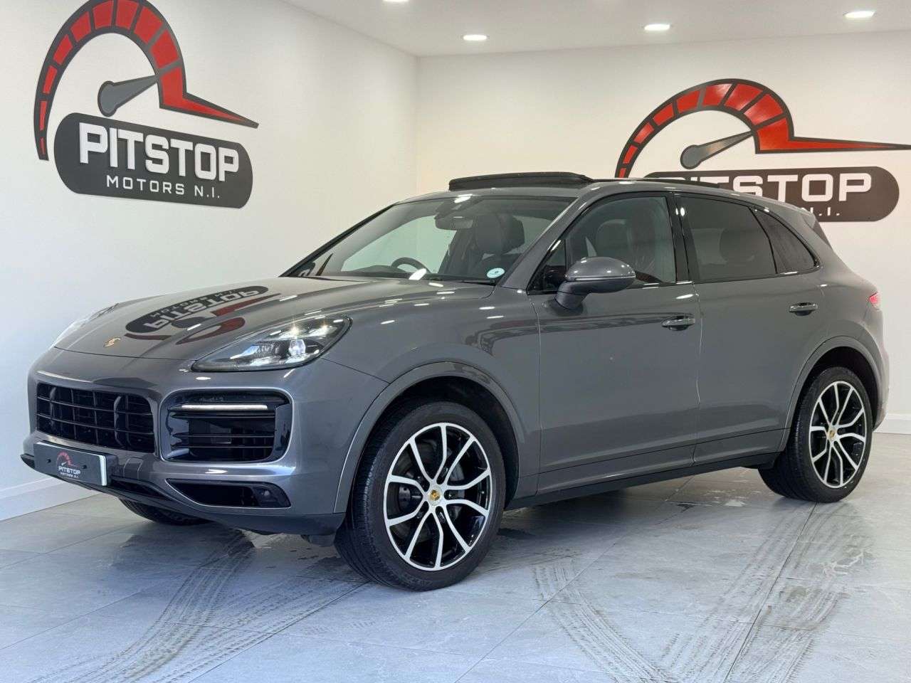 A 2019 PORSCHE CAYENNE 2.9T V6 GPF S SUV 5dr Petrol TiptronicS 4WD Euro 6 (s/s) (440 ps) A 2019 PORSCHE CAYENNE 2.9T V6 GPF S SUV 5dr Petrol TiptronicS 4WD Euro 6 (s/s) (440 ps)