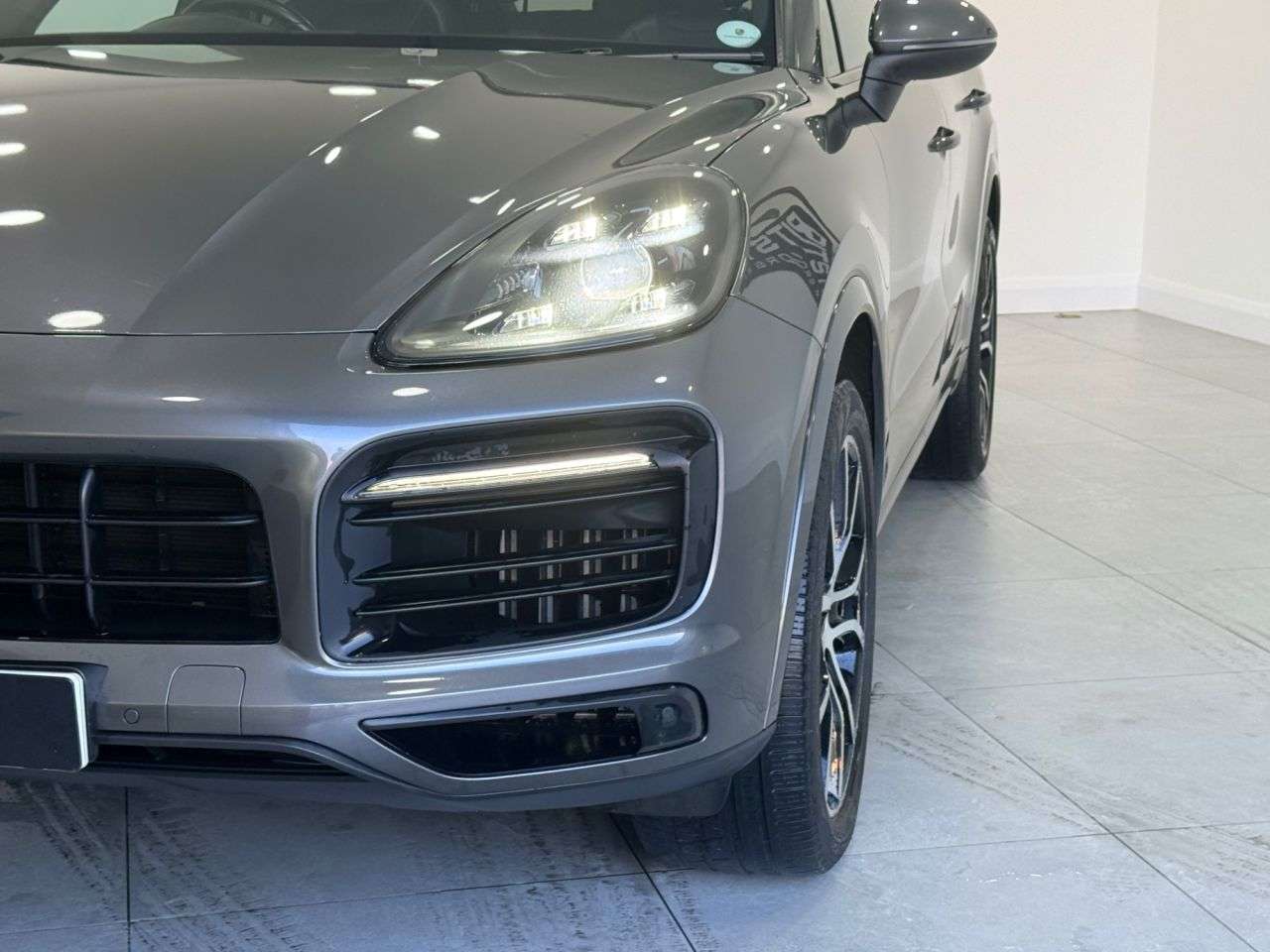 A 2019 PORSCHE CAYENNE 2.9T V6 GPF S SUV 5dr Petrol TiptronicS 4WD Euro 6 (s/s) (440 ps) A 2019 PORSCHE CAYENNE 2.9T V6 GPF S SUV 5dr Petrol TiptronicS 4WD Euro 6 (s/s) (440 ps)