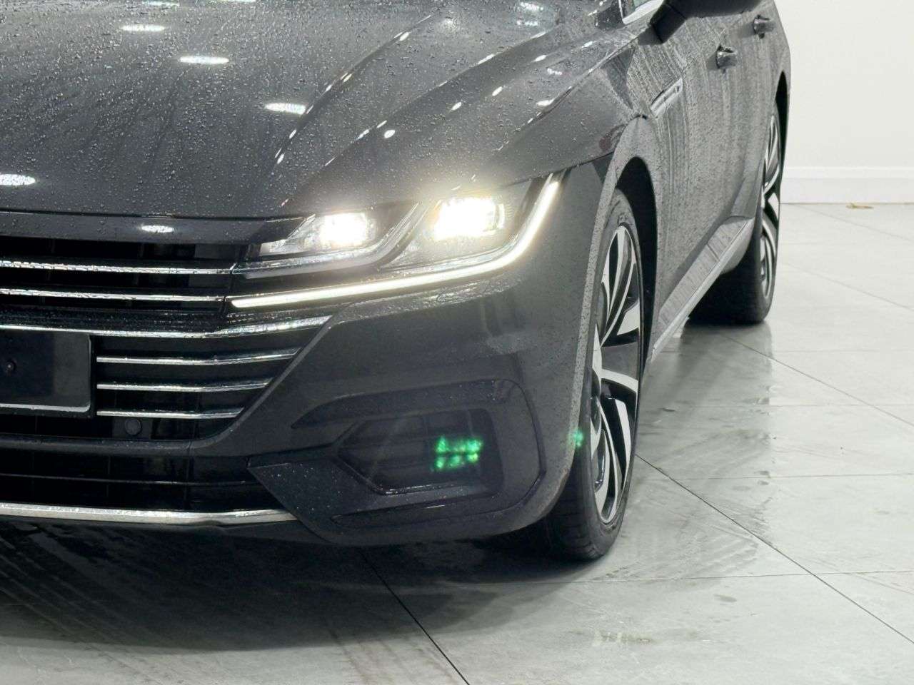 A 2018 VOLKSWAGEN ARTEON 2.0 TSI R-Line Fastback 5dr Petrol DSG Euro 6 (s/s) (190 ps) A 2018 VOLKSWAGEN ARTEON 2.0 TSI R-Line Fastback 5dr Petrol DSG Euro 6 (s/s) (190 ps)