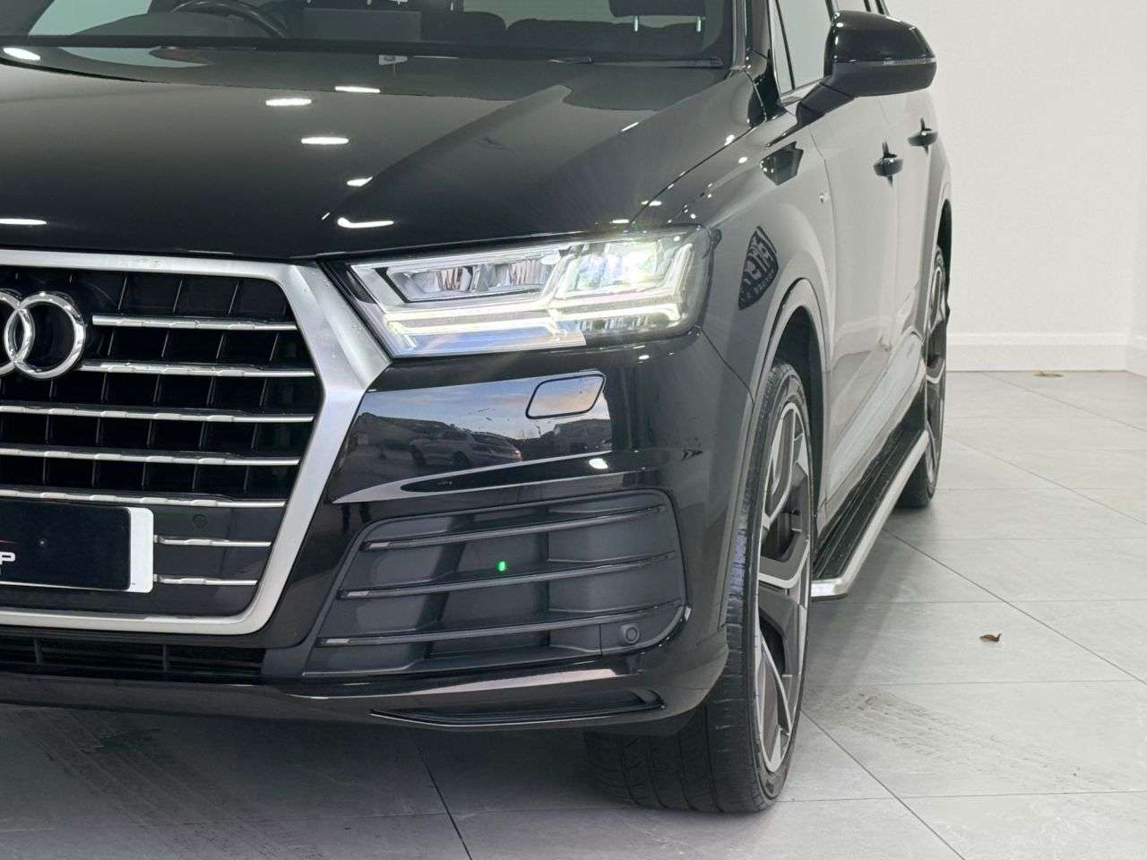 A 2018 AUDI Q7 3.0 TDI V6 S line SUV 5dr Diesel Tiptronic quattro Euro 6 (s/s) (218 ps) A 2018 AUDI Q7 3.0 TDI V6 S line SUV 5dr Diesel Tiptronic quattro Euro 6 (s/s) (218 ps)