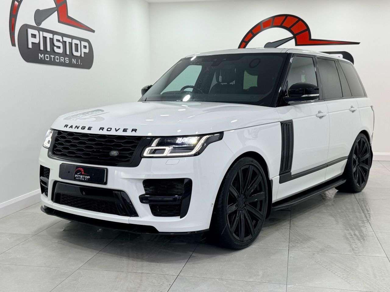 A 2019 LAND ROVER RANGE ROVER 3.0 SD V6 Vogue SUV 5dr Diesel Auto 4WD Euro 6 (s/s) (275 ps) A 2019 LAND ROVER RANGE ROVER 3.0 SD V6 Vogue SUV 5dr Diesel Auto 4WD Euro 6 (s/s) (275 ps)