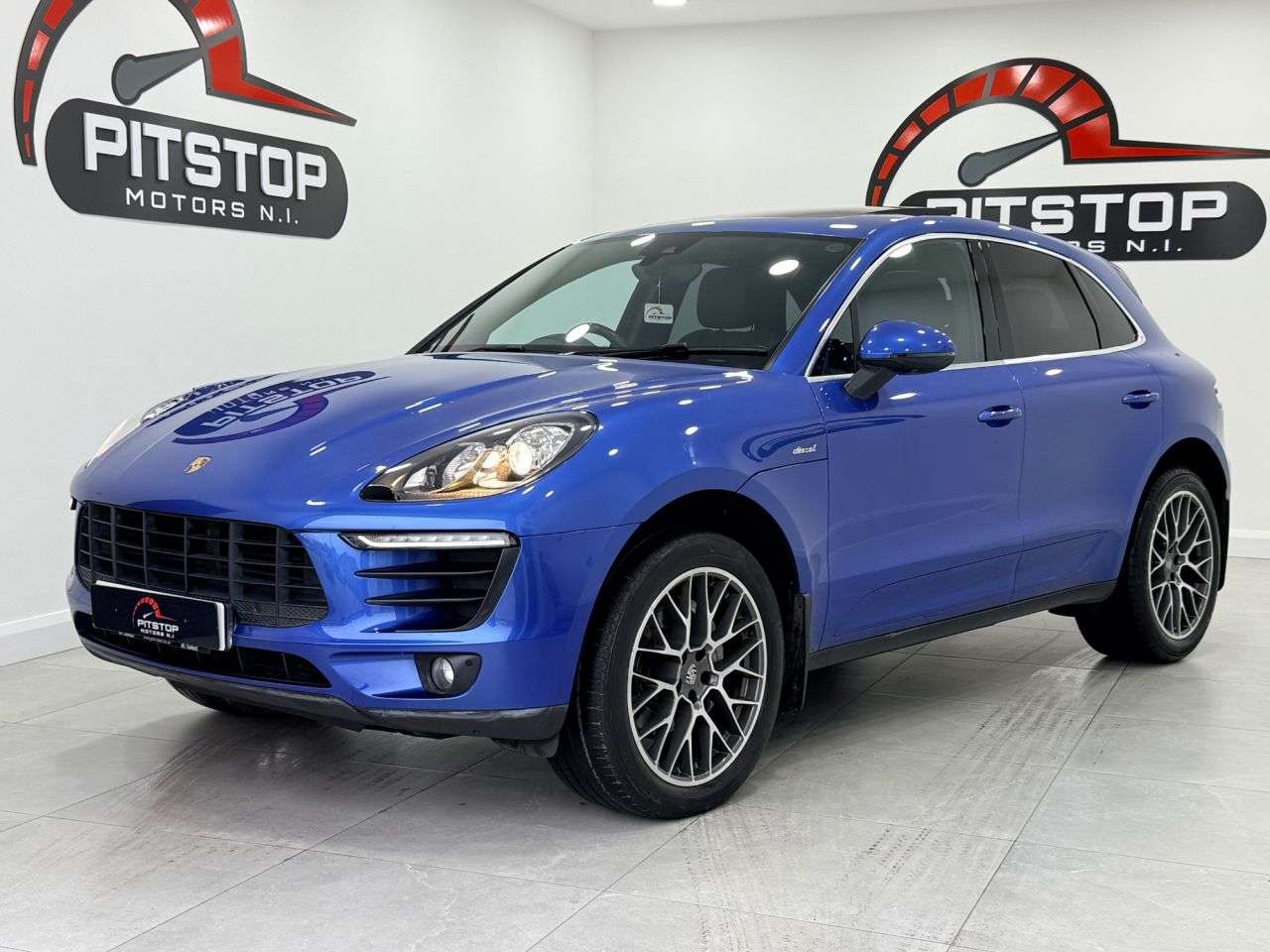 A 2015 PORSCHE MACAN 3.0 TD V6 S SUV 5dr Diesel PDK 4WD Euro 6 (s/s) (258 ps) A 2015 PORSCHE MACAN 3.0 TD V6 S SUV 5dr Diesel PDK 4WD Euro 6 (s/s) (258 ps)