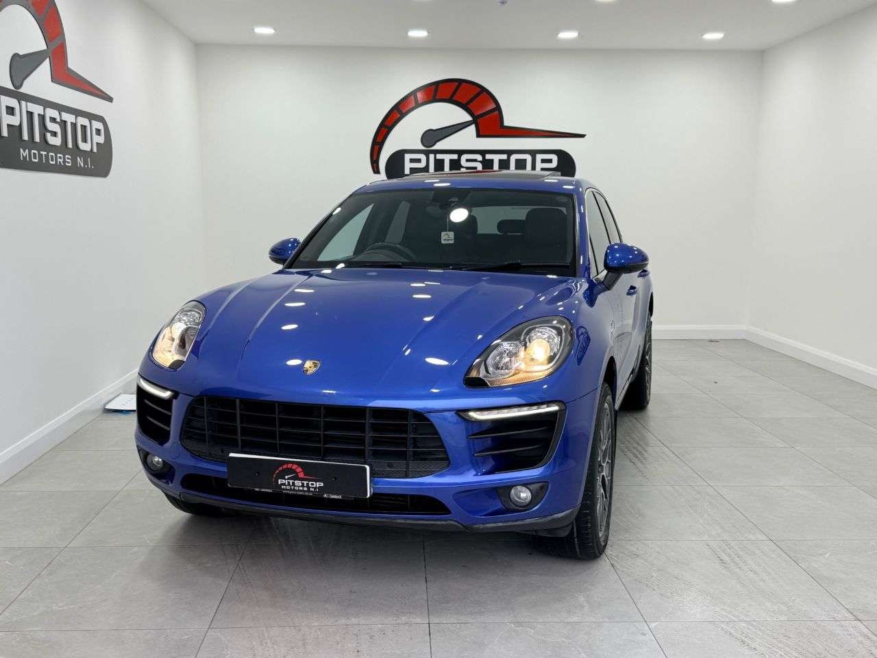 A 2015 PORSCHE MACAN 3.0 TD V6 S SUV 5dr Diesel PDK 4WD Euro 6 (s/s) (258 ps) A 2015 PORSCHE MACAN 3.0 TD V6 S SUV 5dr Diesel PDK 4WD Euro 6 (s/s) (258 ps)