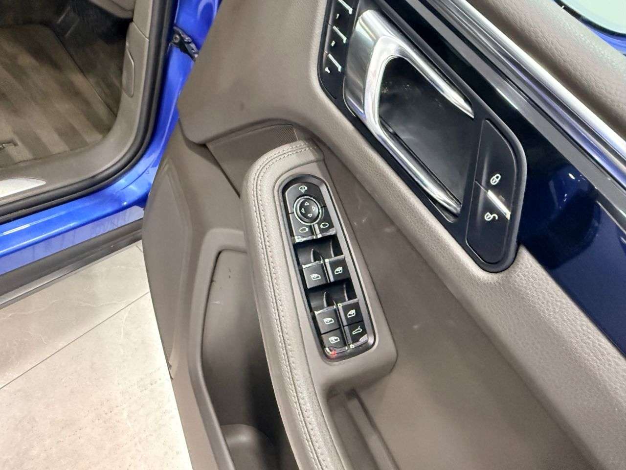 2015 PORSCHE MACAN 2015 PORSCHE MACAN