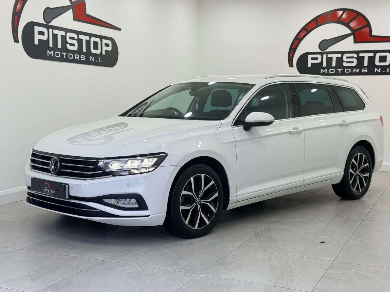 A 2021 VOLKSWAGEN PASSAT 2.0 TDI SEL Estate 5dr Diesel DSG Euro 6 (s/s) (122 ps) A 2021 VOLKSWAGEN PASSAT 2.0 TDI SEL Estate 5dr Diesel DSG Euro 6 (s/s) (122 ps)