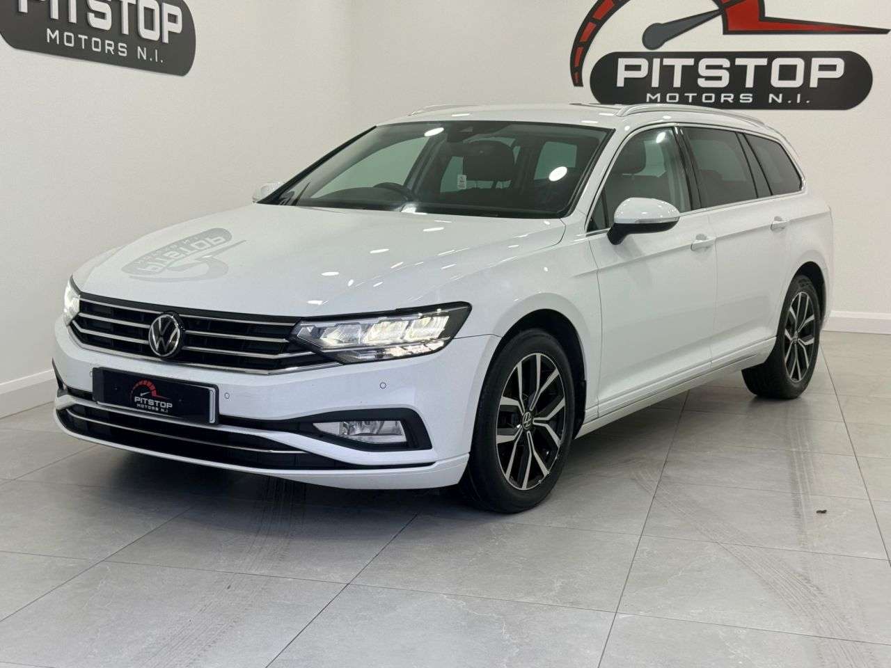 A 2021 VOLKSWAGEN PASSAT 2.0 TDI SEL Estate 5dr Diesel DSG Euro 6 (s/s) (122 ps) A 2021 VOLKSWAGEN PASSAT 2.0 TDI SEL Estate 5dr Diesel DSG Euro 6 (s/s) (122 ps)