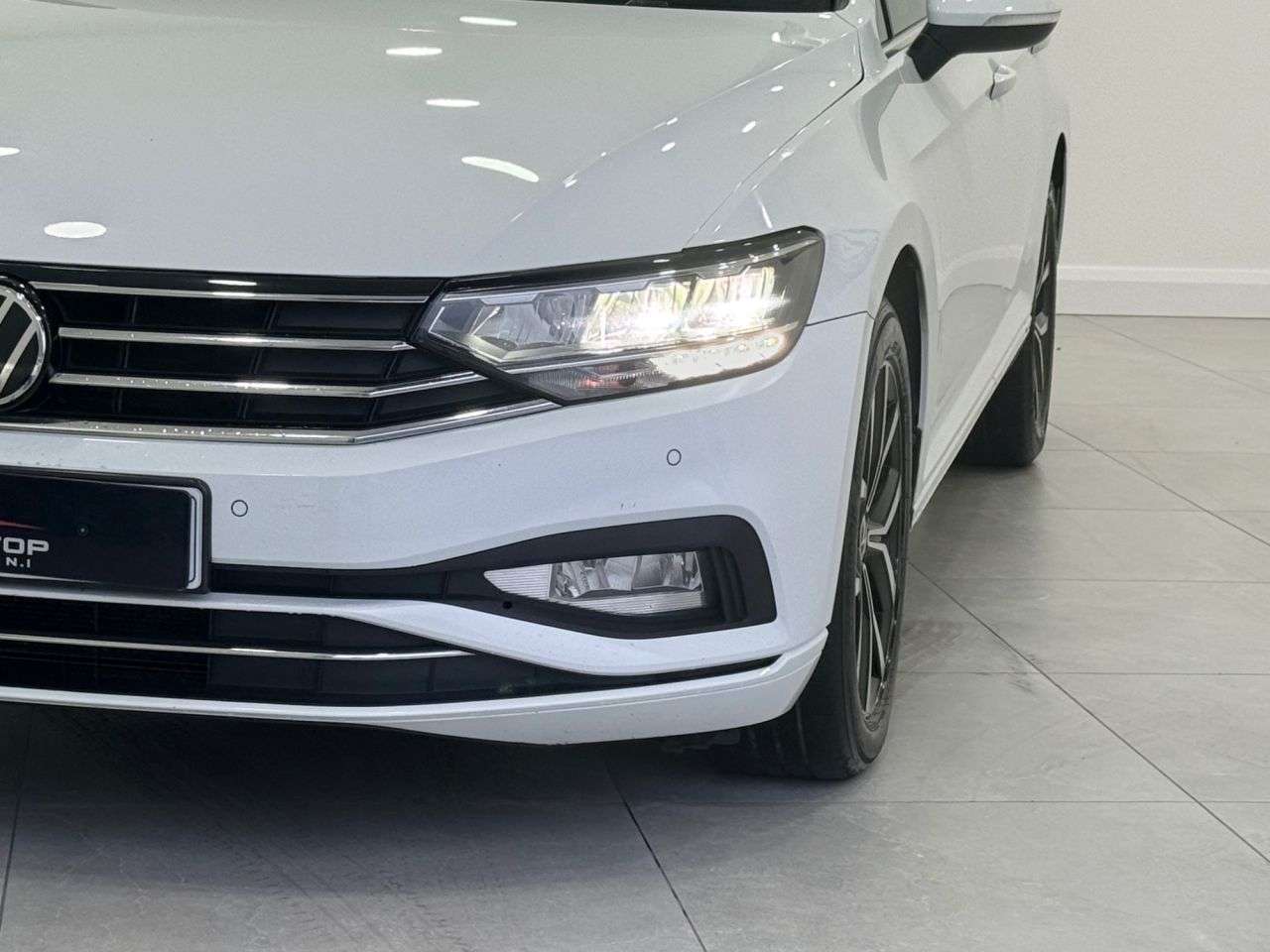 A 2021 VOLKSWAGEN PASSAT 2.0 TDI SEL Estate 5dr Diesel DSG Euro 6 (s/s) (122 ps) A 2021 VOLKSWAGEN PASSAT 2.0 TDI SEL Estate 5dr Diesel DSG Euro 6 (s/s) (122 ps)