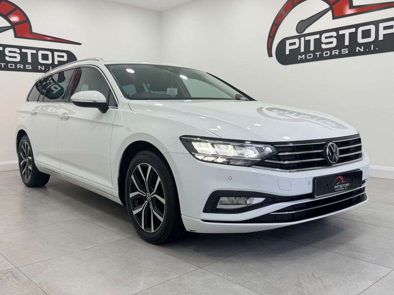 A 2021 VOLKSWAGEN PASSAT 2.0 TDI SEL Estate 5dr Diesel DSG Euro 6 (s/s) (122 ps) A 2021 VOLKSWAGEN PASSAT 2.0 TDI SEL Estate 5dr Diesel DSG Euro 6 (s/s) (122 ps)
