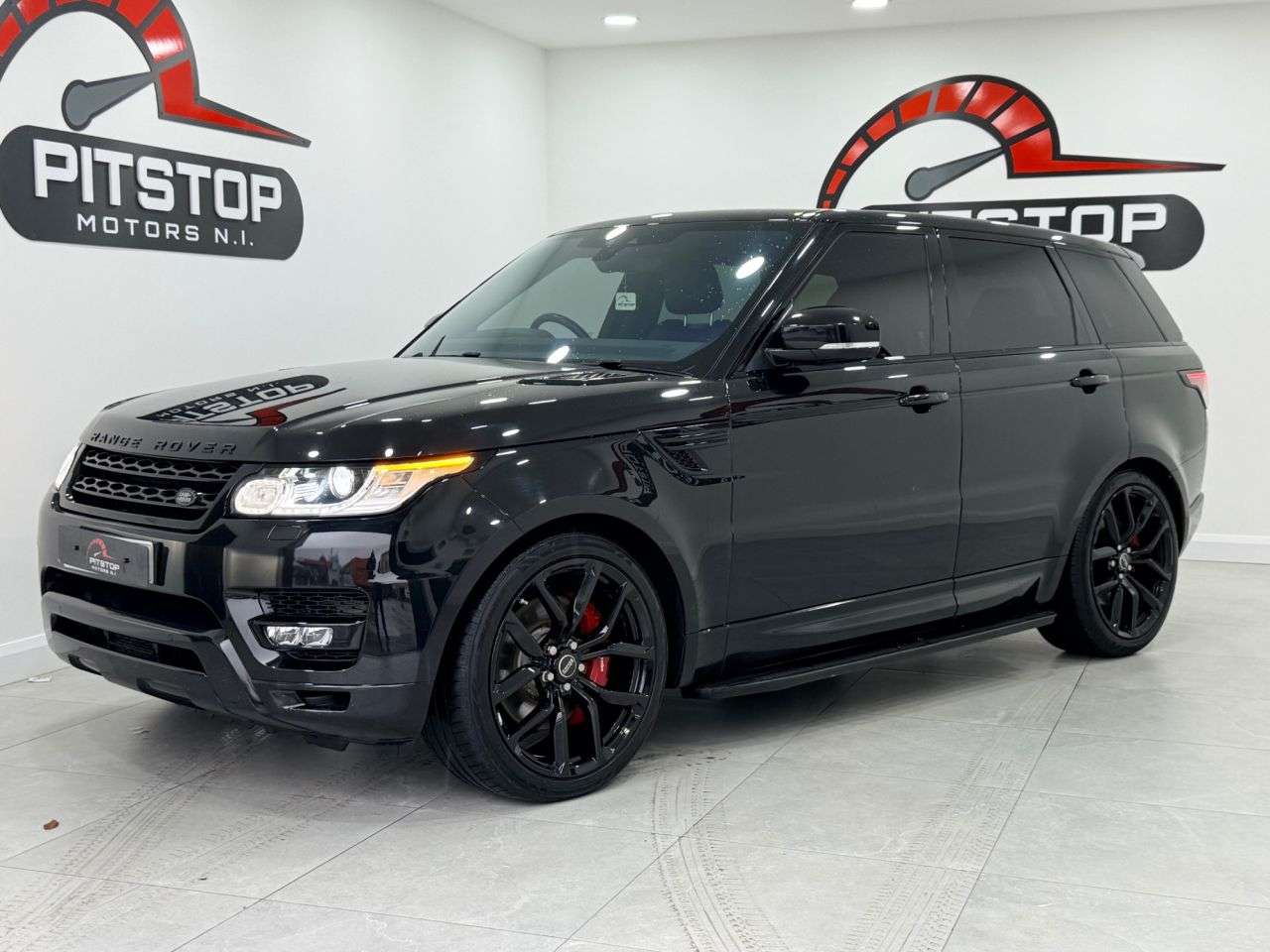 A 2017 LAND ROVER RANGE ROVER SPORT 3.0 SD V6 HSE SUV 5dr Diesel Auto 4WD Euro 6 (s/s) (306 ps) A 2017 LAND ROVER RANGE ROVER SPORT 3.0 SD V6 HSE SUV 5dr Diesel Auto 4WD Euro 6 (s/s) (306 ps)