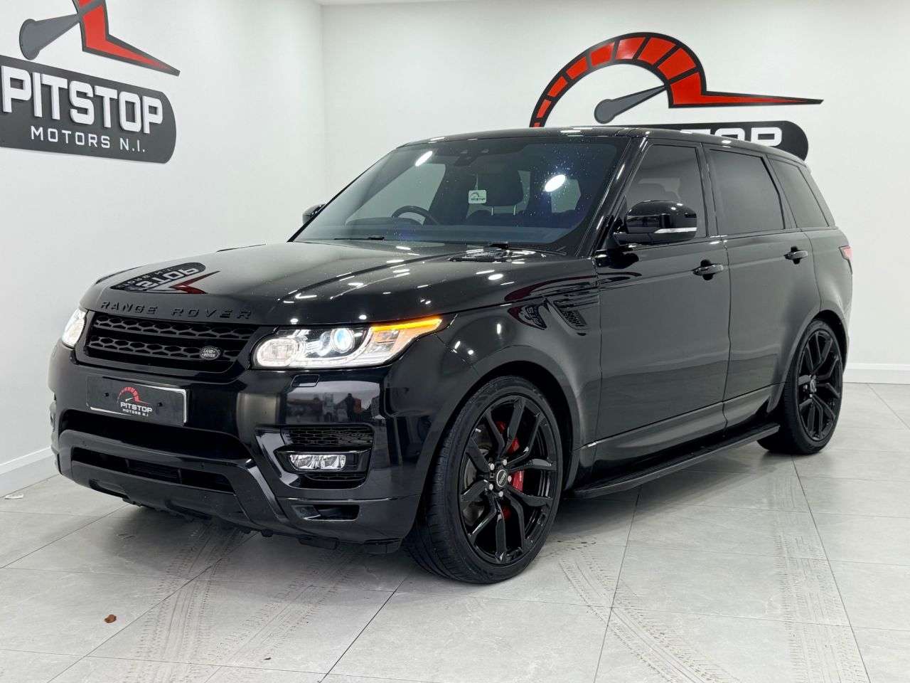 A 2017 LAND ROVER RANGE ROVER SPORT 3.0 SD V6 HSE SUV 5dr Diesel Auto 4WD Euro 6 (s/s) (306 ps) A 2017 LAND ROVER RANGE ROVER SPORT 3.0 SD V6 HSE SUV 5dr Diesel Auto 4WD Euro 6 (s/s) (306 ps)