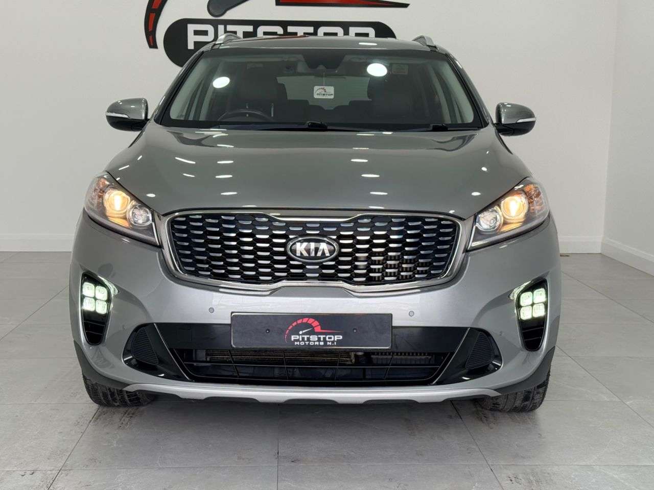 A 2019 KIA SORENTO 2.2 CRDi GT-Line SUV 5dr Diesel Auto AWD Euro 6 (s/s) (197 bhp) A 2019 KIA SORENTO 2.2 CRDi GT-Line SUV 5dr Diesel Auto AWD Euro 6 (s/s) (197 bhp)