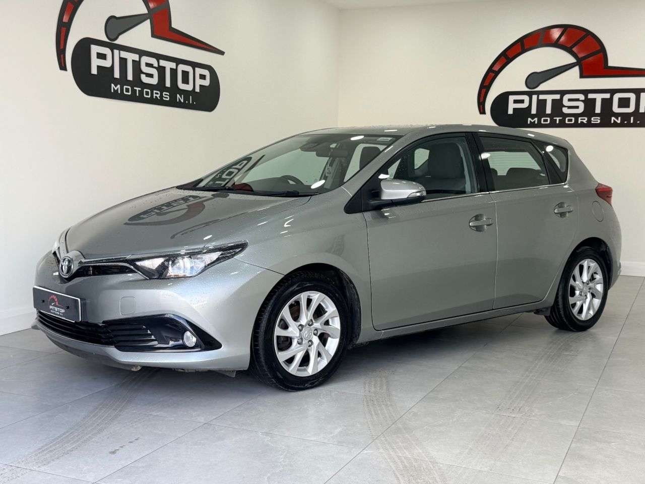 A 2017 TOYOTA AURIS 1.6 D-4D Icon Hatchback 5dr Diesel Manual Euro 6 (s/s) (Safety Sense) (112 A 2017 TOYOTA AURIS 1.6 D-4D Icon Hatchback 5dr Diesel Manual Euro 6 (s/s) (Safety Sense) (112