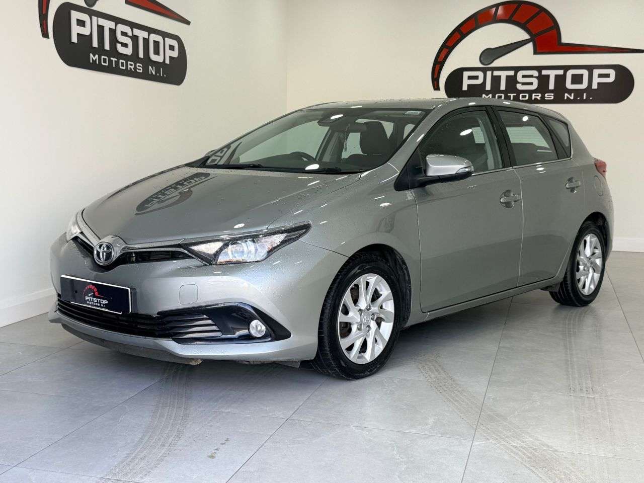 A 2017 TOYOTA AURIS 1.6 D-4D Icon Hatchback 5dr Diesel Manual Euro 6 (s/s) (Safety Sense) (112 A 2017 TOYOTA AURIS 1.6 D-4D Icon Hatchback 5dr Diesel Manual Euro 6 (s/s) (Safety Sense) (112