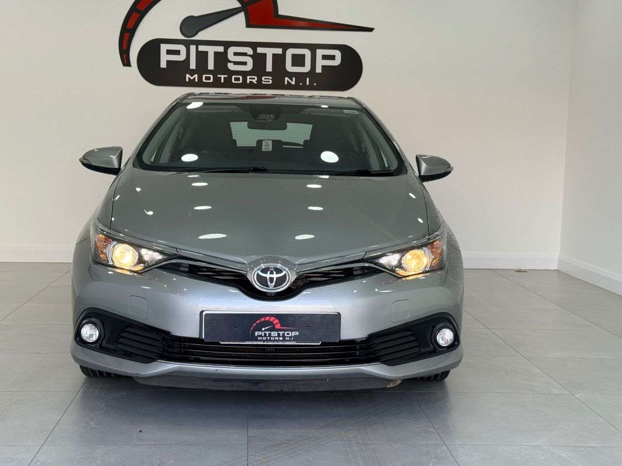 A 2017 TOYOTA AURIS 1.6 D-4D Icon Hatchback 5dr Diesel Manual Euro 6 (s/s) (Safety Sense) (112 A 2017 TOYOTA AURIS 1.6 D-4D Icon Hatchback 5dr Diesel Manual Euro 6 (s/s) (Safety Sense) (112
