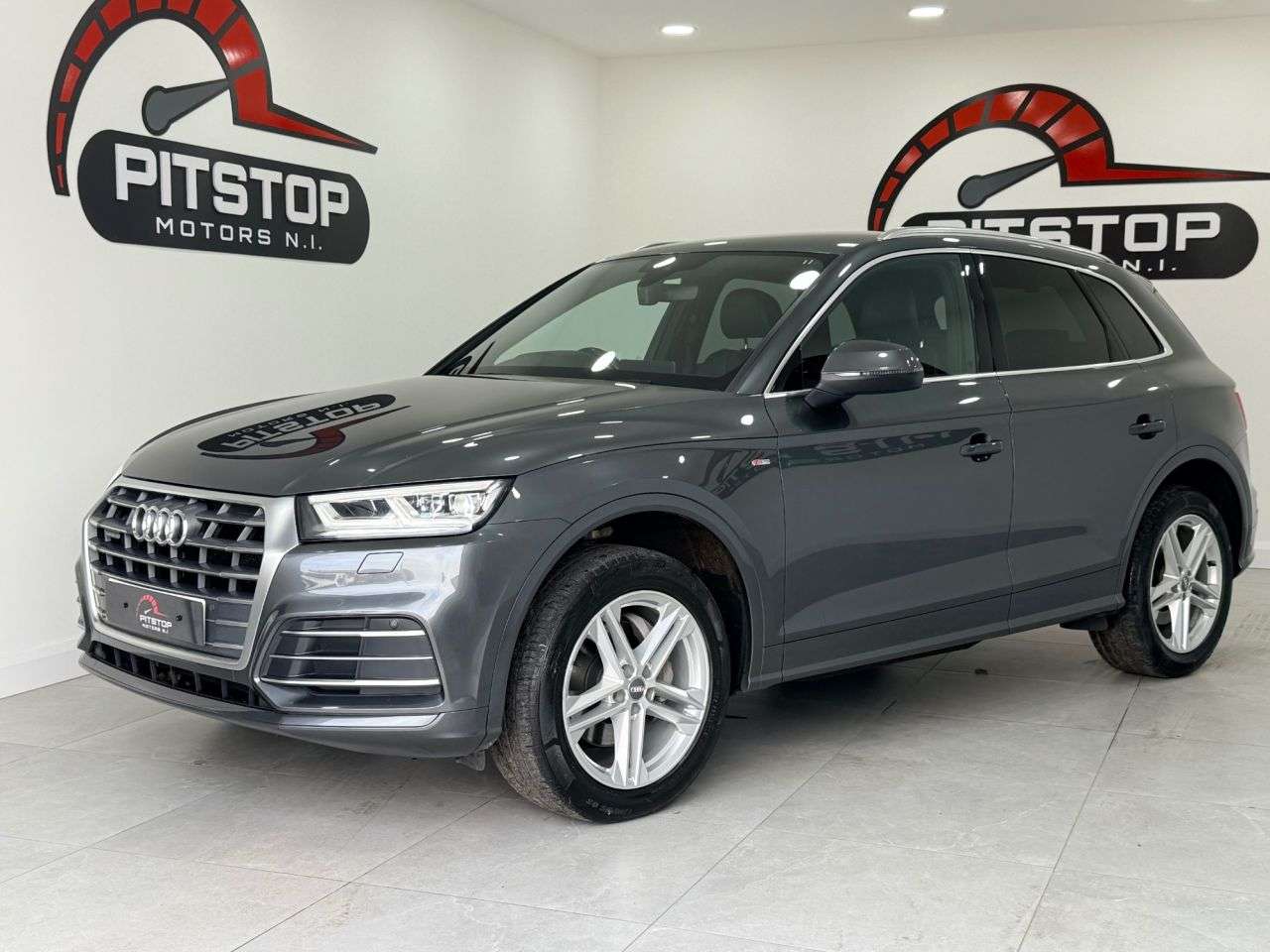 A 2018 AUDI Q5 2.0 TDI 40 S line SUV 5dr Diesel S Tronic quattro Euro 6 (s/s) (190 ps) A 2018 AUDI Q5 2.0 TDI 40 S line SUV 5dr Diesel S Tronic quattro Euro 6 (s/s) (190 ps)