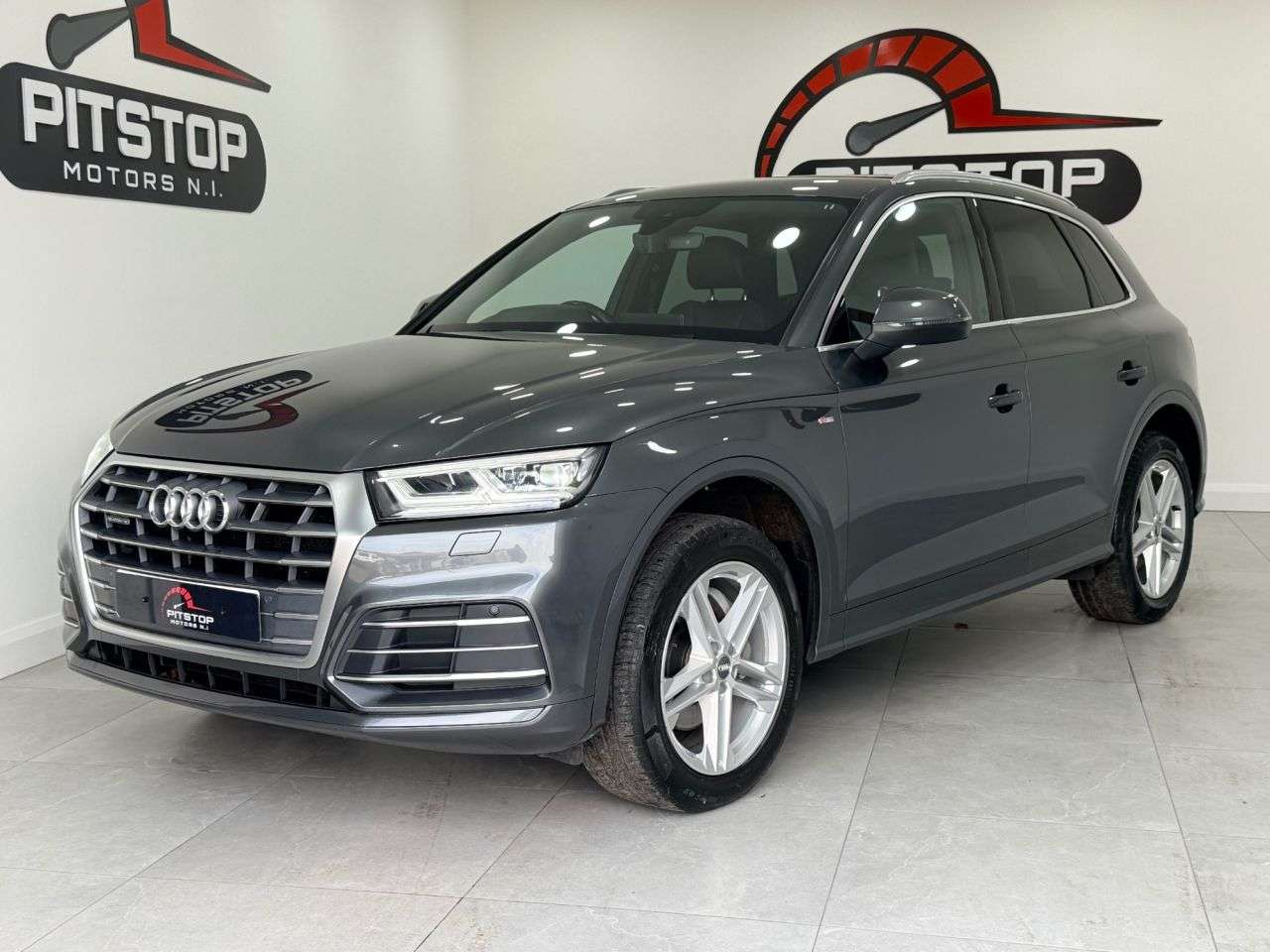 A 2018 AUDI Q5 2.0 TDI 40 S line SUV 5dr Diesel S Tronic quattro Euro 6 (s/s) (190 ps) A 2018 AUDI Q5 2.0 TDI 40 S line SUV 5dr Diesel S Tronic quattro Euro 6 (s/s) (190 ps)