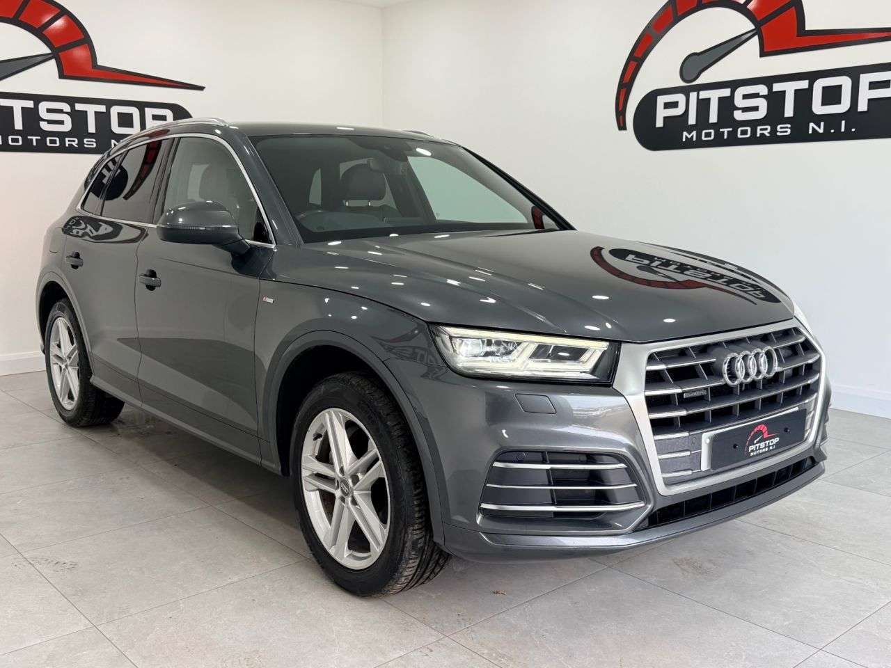 A 2018 AUDI Q5 2.0 TDI 40 S line SUV 5dr Diesel S Tronic quattro Euro 6 (s/s) (190 ps) A 2018 AUDI Q5 2.0 TDI 40 S line SUV 5dr Diesel S Tronic quattro Euro 6 (s/s) (190 ps)