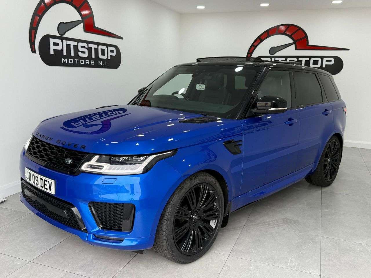 A 2018 LAND ROVER RANGE ROVER SPORT 3.0 SD V6 HSE Dynamic SUV 5dr Diesel Auto 4WD Euro 6 (s/s) (306 ps) A 2018 LAND ROVER RANGE ROVER SPORT 3.0 SD V6 HSE Dynamic SUV 5dr Diesel Auto 4WD Euro 6 (s/s) (306 ps)