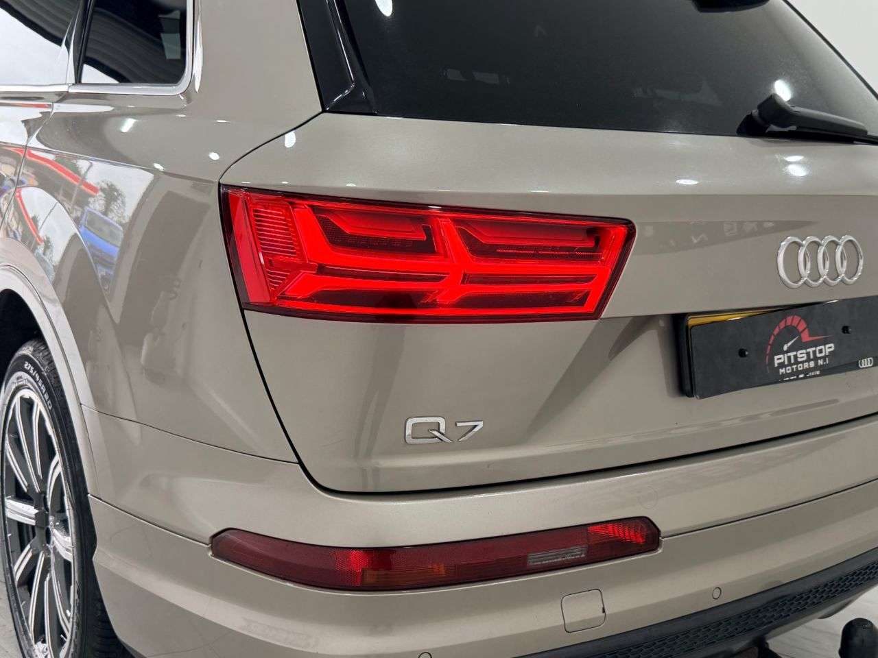 2016 AUDI Q7 2016 AUDI Q7