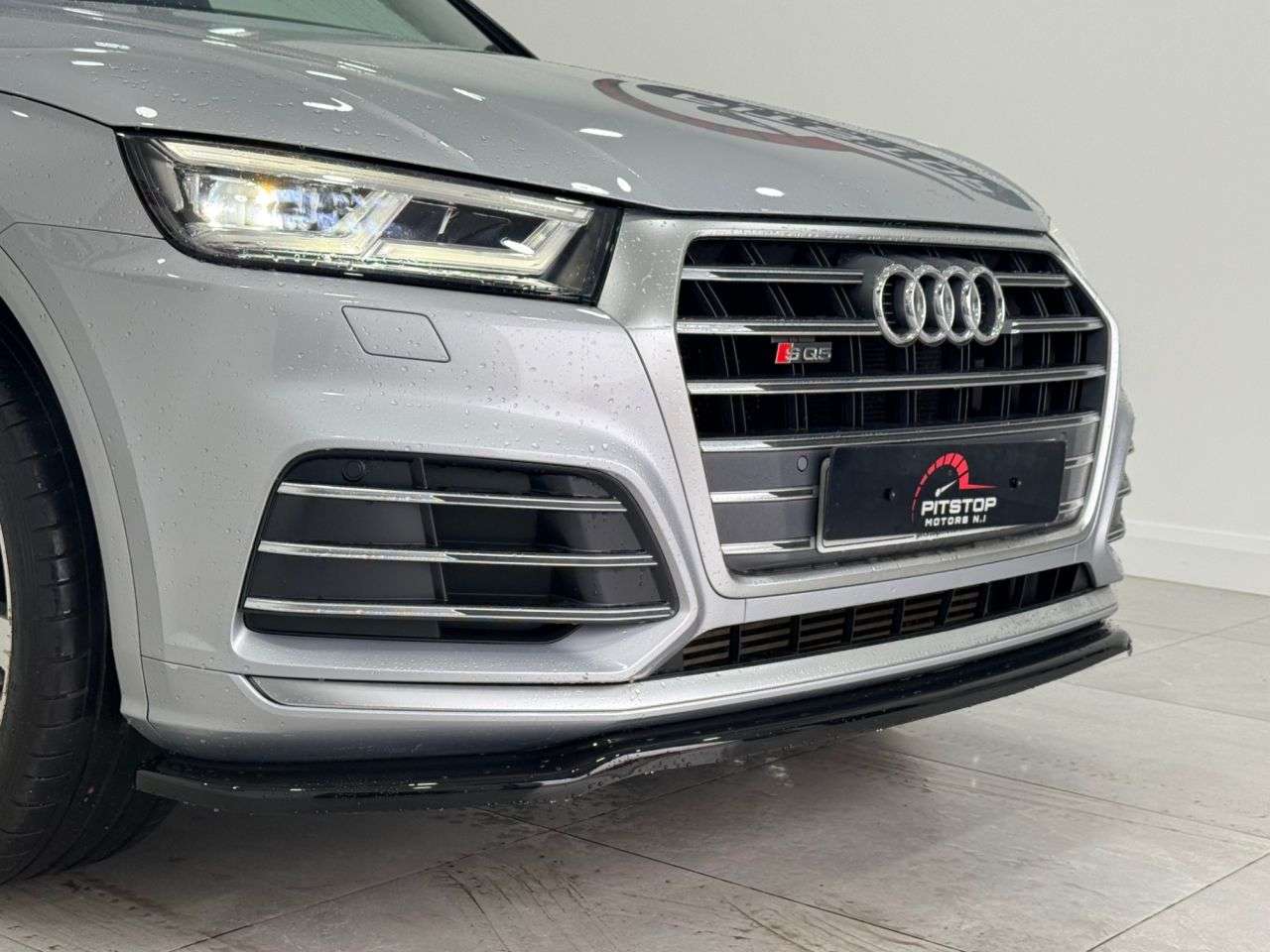 A 2017 AUDI SQ5 3.0 TFSI V6 SUV 5dr Petrol Tiptronic quattro Euro 6 (s/s) (354 ps) A 2017 AUDI SQ5 3.0 TFSI V6 SUV 5dr Petrol Tiptronic quattro Euro 6 (s/s) (354 ps)