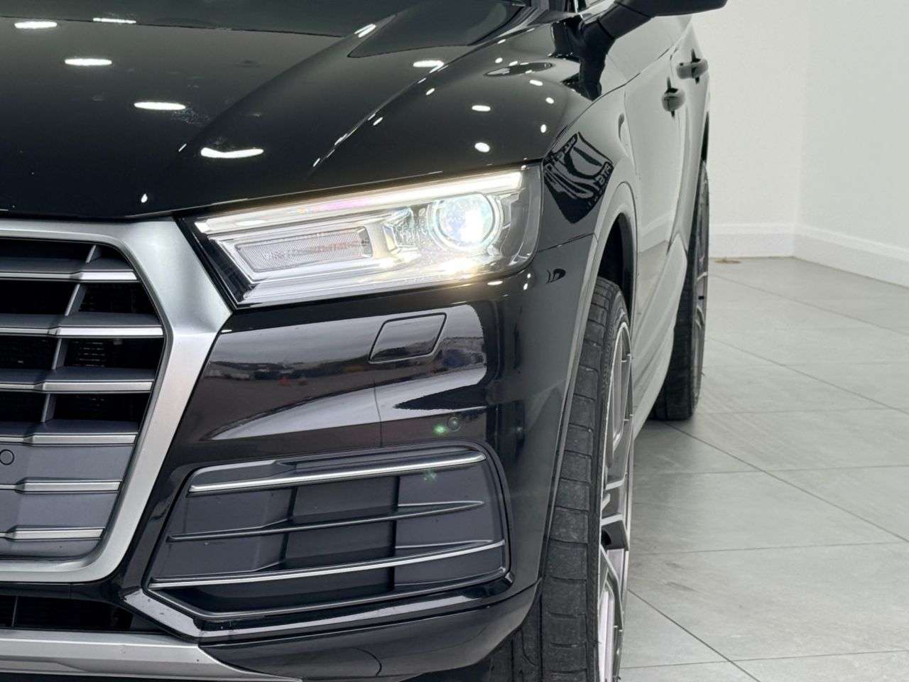 A 2018 AUDI Q5 2.0 TDI Sport SUV 5dr Diesel S Tronic quattro Euro 6 (s/s) (190 ps) A 2018 AUDI Q5 2.0 TDI Sport SUV 5dr Diesel S Tronic quattro Euro 6 (s/s) (190 ps)