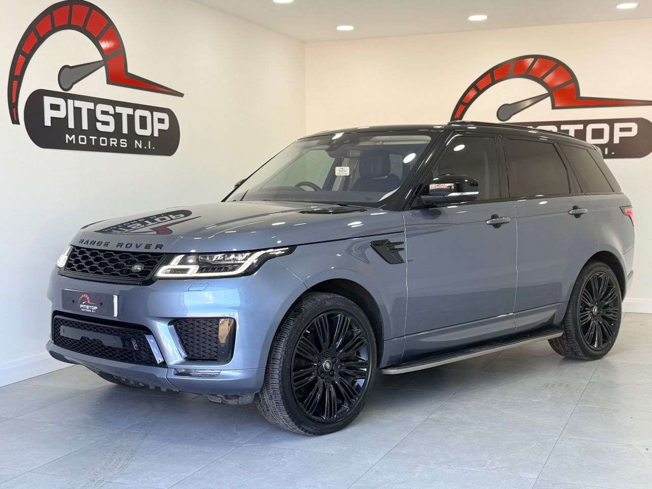 A 2019 LAND ROVER RANGE ROVER SPORT 3.0 SD V6 HSE Dynamic SUV 5dr Diesel Auto 4WD Euro 6 (s/s) (306 ps) A 2019 LAND ROVER RANGE ROVER SPORT 3.0 SD V6 HSE Dynamic SUV 5dr Diesel Auto 4WD Euro 6 (s/s) (306 ps)