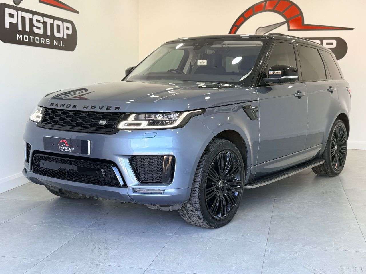 A 2019 LAND ROVER RANGE ROVER SPORT 3.0 SD V6 HSE Dynamic SUV 5dr Diesel Auto 4WD Euro 6 (s/s) (306 ps) A 2019 LAND ROVER RANGE ROVER SPORT 3.0 SD V6 HSE Dynamic SUV 5dr Diesel Auto 4WD Euro 6 (s/s) (306 ps)