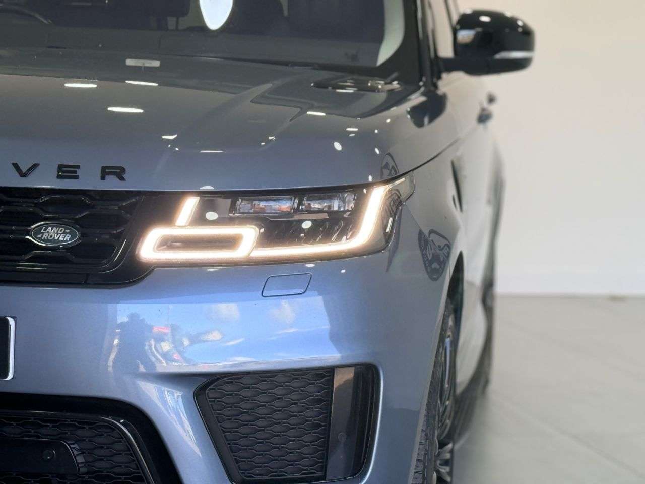 A 2019 LAND ROVER RANGE ROVER SPORT 3.0 SD V6 HSE Dynamic SUV 5dr Diesel Auto 4WD Euro 6 (s/s) (306 ps) A 2019 LAND ROVER RANGE ROVER SPORT 3.0 SD V6 HSE Dynamic SUV 5dr Diesel Auto 4WD Euro 6 (s/s) (306 ps)