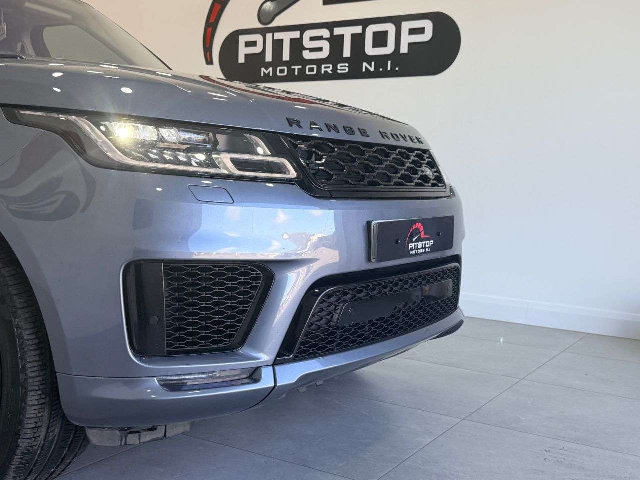A 2019 LAND ROVER RANGE ROVER SPORT 3.0 SD V6 HSE Dynamic SUV 5dr Diesel Auto 4WD Euro 6 (s/s) (306 ps) A 2019 LAND ROVER RANGE ROVER SPORT 3.0 SD V6 HSE Dynamic SUV 5dr Diesel Auto 4WD Euro 6 (s/s) (306 ps)