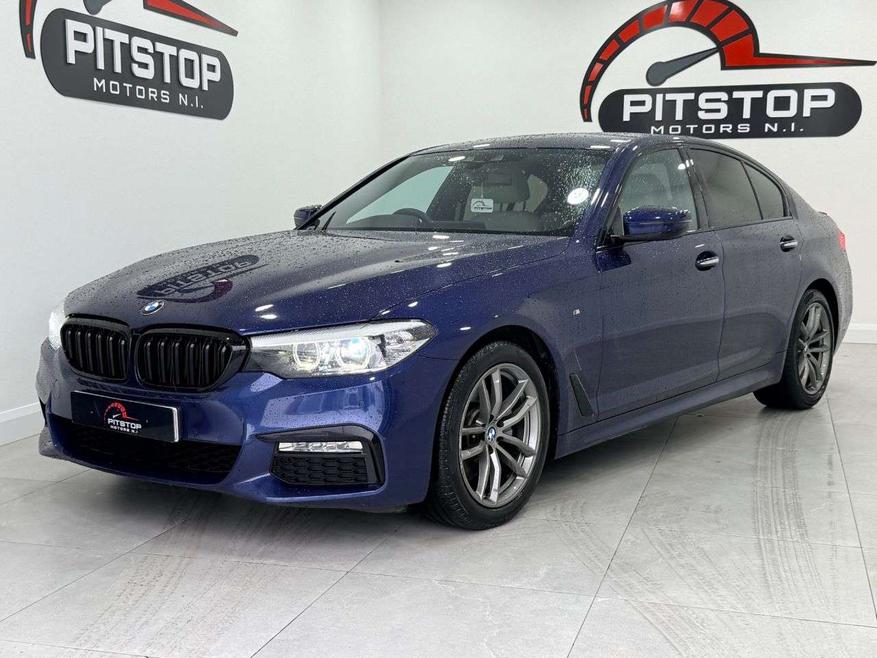 A 2018 BMW 5 SERIES 2.0 520d M Sport Saloon 4dr Diesel Auto xDrive Euro 6 (s/s) (190 ps) A 2018 BMW 5 SERIES 2.0 520d M Sport Saloon 4dr Diesel Auto xDrive Euro 6 (s/s) (190 ps)