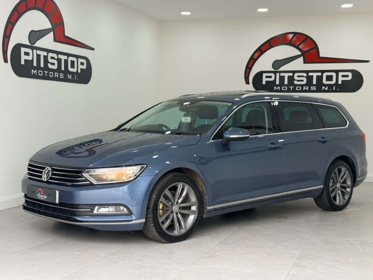 A 2017 VOLKSWAGEN PASSAT GT TDI BLUEMOTION TECHNOLOGY DSG A 2017 VOLKSWAGEN PASSAT GT TDI BLUEMOTION TECHNOLOGY DSG