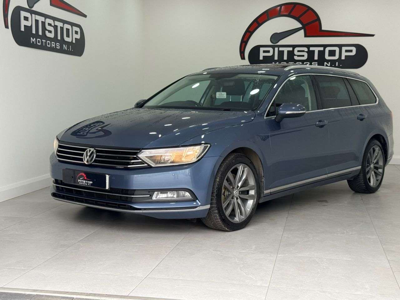 A 2017 VOLKSWAGEN PASSAT GT TDI BLUEMOTION TECHNOLOGY DSG A 2017 VOLKSWAGEN PASSAT GT TDI BLUEMOTION TECHNOLOGY DSG