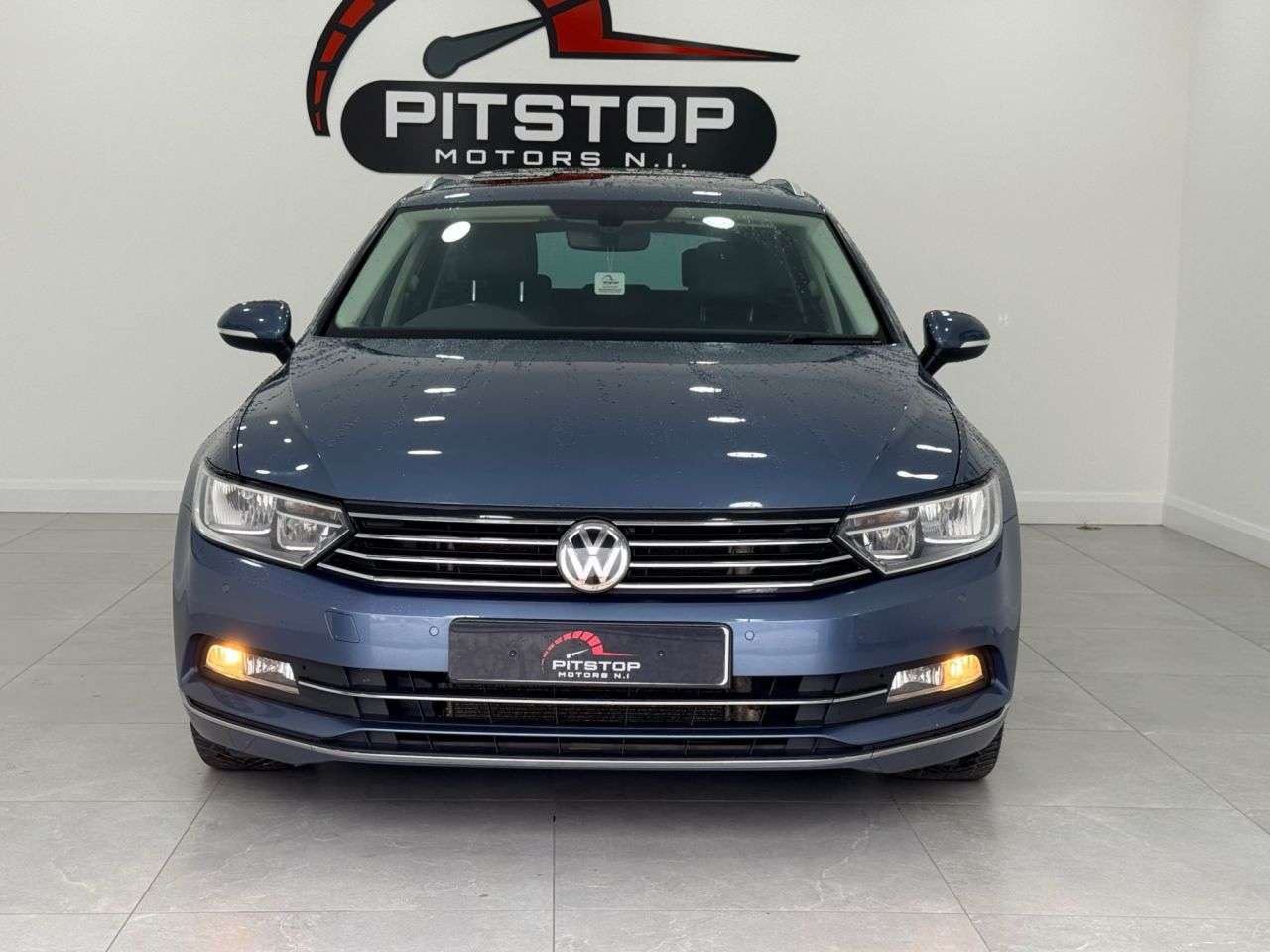 A 2017 VOLKSWAGEN PASSAT GT TDI BLUEMOTION TECHNOLOGY DSG A 2017 VOLKSWAGEN PASSAT GT TDI BLUEMOTION TECHNOLOGY DSG