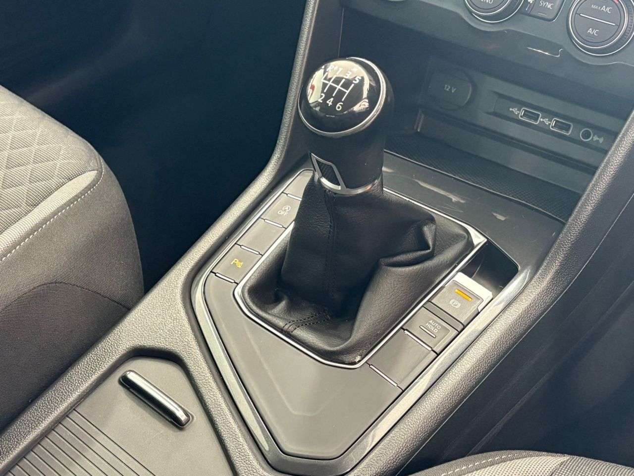 2018 VOLKSWAGEN TIGUAN 2018 VOLKSWAGEN TIGUAN