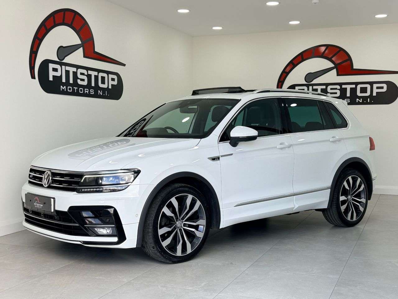 A 2020 VOLKSWAGEN TIGUAN 2.0 TDI R-Line Tech SUV 5dr Diesel DSG 4Motion Euro 6 (s/s) (150 ps) A 2020 VOLKSWAGEN TIGUAN 2.0 TDI R-Line Tech SUV 5dr Diesel DSG 4Motion Euro 6 (s/s) (150 ps)