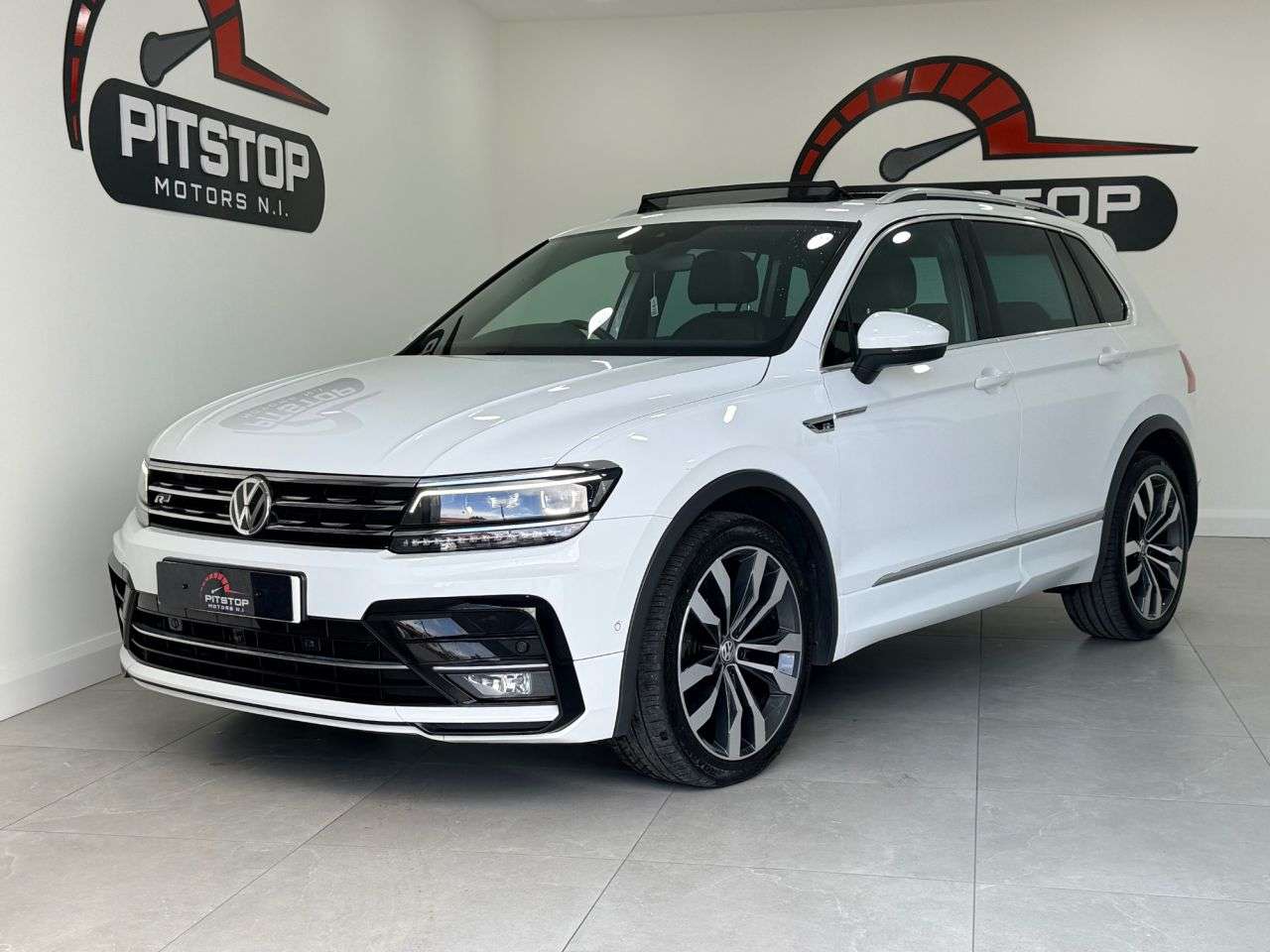 A 2020 VOLKSWAGEN TIGUAN 2.0 TDI R-Line Tech SUV 5dr Diesel DSG 4Motion Euro 6 (s/s) (150 ps) A 2020 VOLKSWAGEN TIGUAN 2.0 TDI R-Line Tech SUV 5dr Diesel DSG 4Motion Euro 6 (s/s) (150 ps)