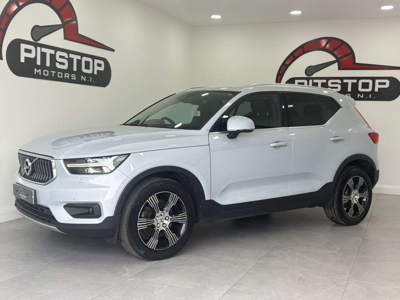 A 2019 VOLVO XC40 2.0 D3 Inscription SUV 5dr Diesel Auto AWD Euro 6 (s/s) (150 ps) A 2019 VOLVO XC40 2.0 D3 Inscription SUV 5dr Diesel Auto AWD Euro 6 (s/s) (150 ps)