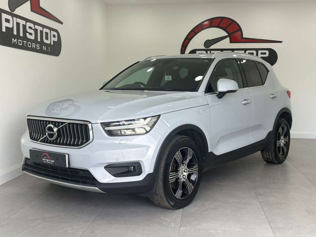 A 2019 VOLVO XC40 2.0 D3 Inscription SUV 5dr Diesel Auto AWD Euro 6 (s/s) (150 ps) A 2019 VOLVO XC40 2.0 D3 Inscription SUV 5dr Diesel Auto AWD Euro 6 (s/s) (150 ps)
